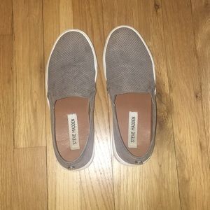 Steve Madden beige slip ons